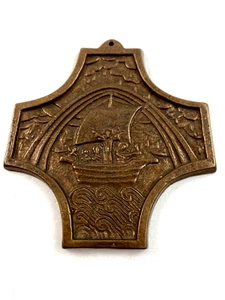 Bronze Wandkreuz Kreuz Relief Sakrale Kunst - Segelschiff - Bild 1 von 3