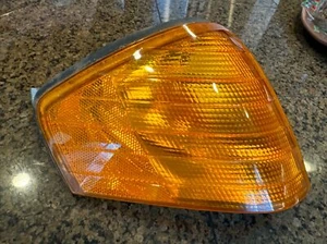 1990-94 Mercedes R129 SL320 600SL 500SL 300SL Right Side Headlight Turn Signal - Picture 1 of 24