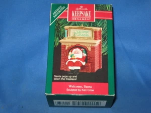 Hallmark - Welcome, Santa - Santa Pops Up and Down Fireplace - Classic Ornament - Imagen 1 de 3