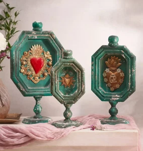 NIB Anthropologie Handcrafted Mango Wood Distressed Framed Heart Stand Decor NEW - Picture 1 of 6