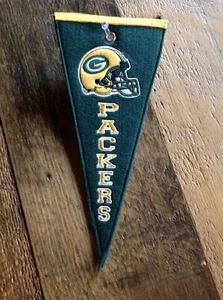 Mini Pennant 10" x 5" NFL GREEN BAY PACKERS FOOTBALL - Picture 1 of 2