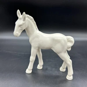 Estatuilla de cerámica de caballo joven potro blanco de colección Checoslovaquia monótona - Imagen 1 de 12