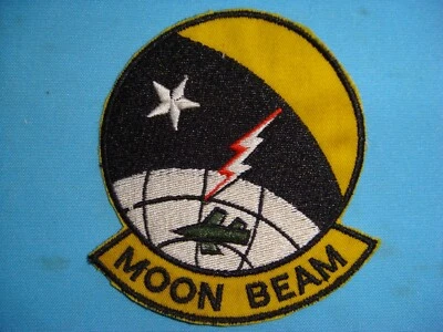 PARCHE DE LA GUERRA DE VIETNAM, 7º ESCUADRÓN DE COMANDO Y CONTROL AEROTRANSPORTADO DE LA USAF HAZ DE LUNA  Foto 1 de 2