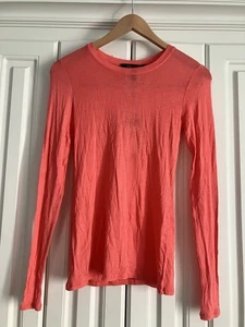 BCBGMaxazria Ambrosia korallefarbenes langärmliges Baselayer-T-Shirt mit Rundhalsausschnitt neu mit Etikett - Bild 1 von 8