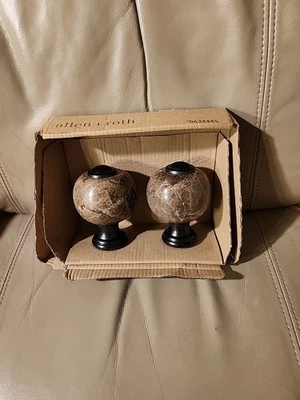 Acabados de globo de mármol redondo Allen + Roth acabado bronce frotado con aceite #0634442 {B6} Foto 1 de 4