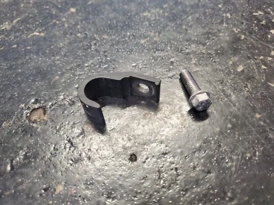 Suzuki GSXR 600 GSXR600 GSXR-600 2005 original brazo oscilante soporte de montaje de línea de freno Foto 1 de 4