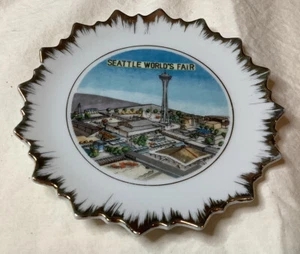 VINTAGE SEATTLE WORLD'S FAIR COMMEMORATIVE PLATE - 1962 - Picture 1 of 3
