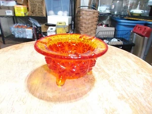Vintage L.E. Smith Amberina Glass Daisy & Button 3-Footed Ashtray Trinket Dish - Picture 1 of 4