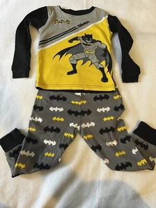 2 Piece Boys' 4T Batman Themed  PJ Set. Great Condition. ￼ - Picture 1 of 5