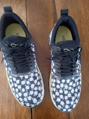 Женские кроссовки Infinity By Cherokee черные с цветами размер США 10/ЕС 42 б/у в отличном состоянии - Изображение 1 из 4