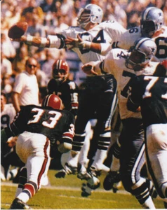 CHUCK HOWLEY UNSIGNED DALLAS COWBOYS 8X10 PHOTO #2 - Picture 1 of 1