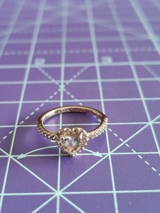 Pandora Anello Cuore in Rilievo Rosa Placcatura in Oro Rosa 14k - Foto 1 di 3