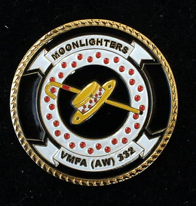 MONEDA DESAFÍO MOONLIGHTERS VMFA AW 332 MARINES DE EE. UU. PIN UP FA18 AVISPÓN 2ª Fauces - Imagen 1 de 24