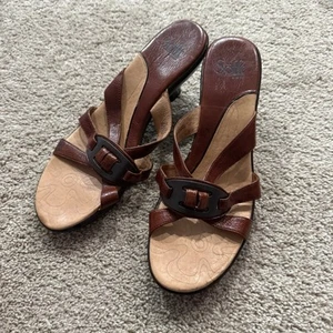 Sofft Brown Leather Kitten Heel Sandals w/ Buckle Women's Size 9.5 Open Toe - Picture 1 of 11