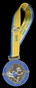 WDW runDisney Marathon Weekend 2019 Donald Duck Replica Half Medal Disney Pin - Bild 1 von 1