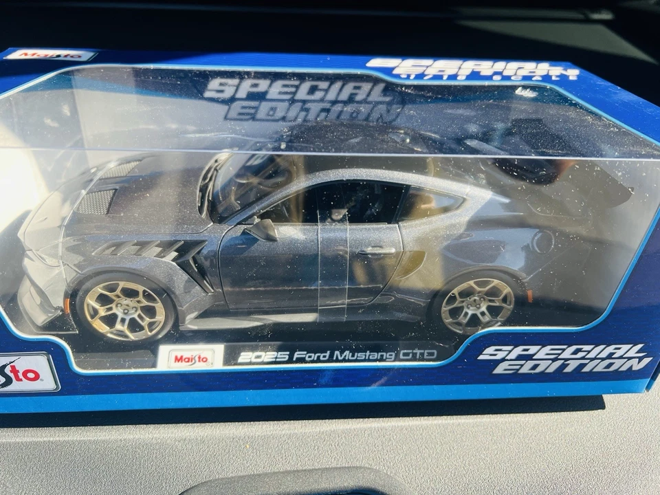 Ford Mustang GTO 2025 gris 1:18 Foto 1 de 1