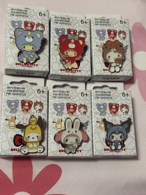 Loungefly Sanrio Hello Kitty And Friends Cosplay Emaille Pin KOMPLETTSET - Bild 1 von 4