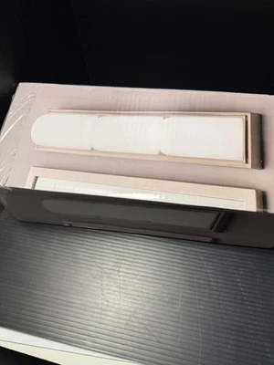 Hampton Bay Bingham 24 pulgadas Barra de luz LED de níquel cepillado de 1 luz para tocador de baño Foto 1 de 3