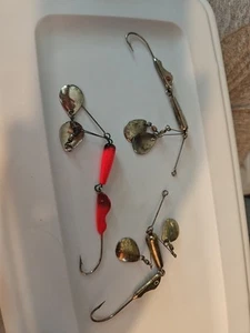 3 SEÑUELOS DE PESCA VINTAGE ERIE DEARIE TWIN WALLEYE SPINNER CEBO - Imagen 1 de 6