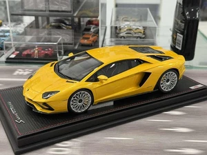 Lamborghini Aventador S (Yellow) [MR Collection] 1/18 scale - Picture 1 of 3