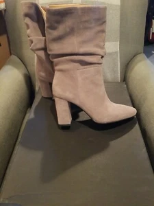 New Womans Banana Republic Slouchy Suede Boot With Chunky Heel Taupe Sz 7 - Picture 1 of 6
