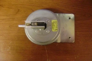 Tridelta Pressure Switch Model HQ1065206TR (Used) - Picture 1 of 1