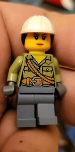 LEGO Female VOLCANO EXPLORER City Town minifigure 60122 60125 C16-3 - Picture 1 of 3