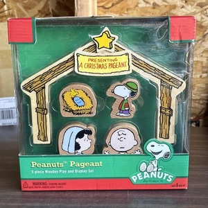 NEU Peanuts Festzug Weihnachten 5 Stück Holz Spiel und Display Krippe Set 2013 - Bild 1 von 18