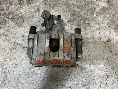 Pinza de freno trasera lado izquierdo Ford Transit Connect 2023 fabricante de equipos originales con soporte  Foto 1 de 3