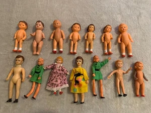 14 bambole in miniatura tedesche in gomma Ari anni 60 ragazze e altre bambole in gomma - Foto 1 di 6