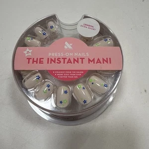 OLIVE & JUNE Press On Nails The Instant Mani, White Stars Short length 42 Ct. - Picture 1 of 6
