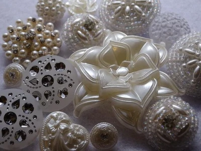 STUNNING ELEGANT VINTAGE & NEW BUTTONS Beaded Rhinestone Flower Weddings Crafts - Image 1 of 3