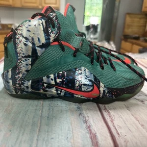Taglia 6 Youth - Nike LeBron 12 Xmas Akron Betulla - Foto 1 di 11