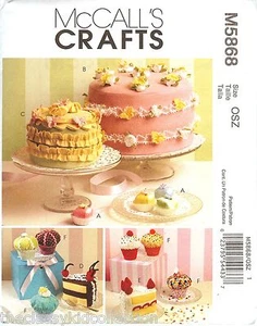 McCalls Schnittmuster für Schürzen, Nadelkissen, Magnete, Geschenkbox, Geldbörse, Stofftorten - Bild 1 von 3