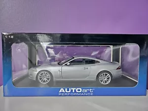 Jaguar XK Coupé 2006 V8 4.2 Gris Liquid Silver Autoart 1/18 73631 NEUVE NEW - Imagen 1 de 15