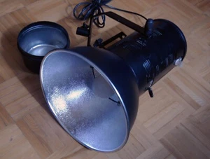 Hensel Monoflash 500 Economy mit Reflektor u. Schutzkappe - Bild 1 von 5