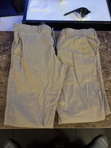 2-Tommy Hilfiger Men's Khaki Pants Size 34x30 regular fit - Picture 1 of 2