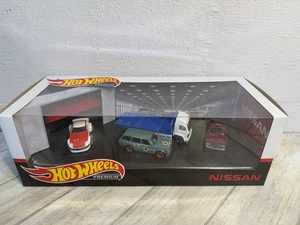 HOT WHEELS PREMIUM NISSAN 2020 4 PEZZI GARAGE DIORAMA BOX SET con 510 Bluebird - Foto 1 di 6