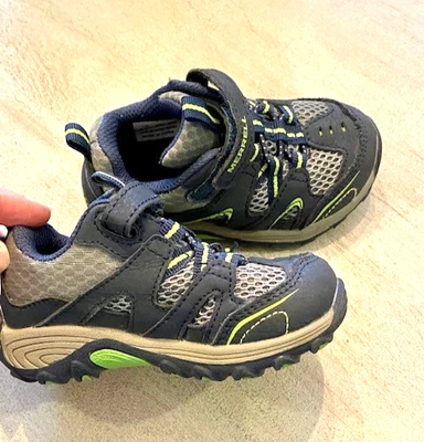 Zapatilla deportiva de senderismo Merrell Kids 6,5 M Trail Chaser azul marino/verde ¡Excelente estado! Foto 1 de 4