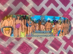 Strangelove *Nuevo en plástico* 9,5” X 33” Nudisneyland firmado por Sean Cliver Deck - Imagen 1 de 23