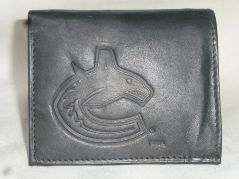 VANCOUVER CANUCKS  Leather TriFold Wallet    NEW    black z+ Cover