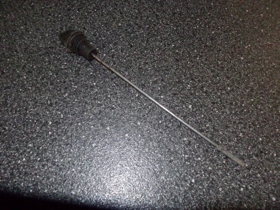 TAMPA DE VARETA DE VERIFICAÇÃO DE NÍVEL DE ÓLEO YAMAHA YZF YZ400 YZ 400 400F YZ426 426 ESTOQUE FABRICANTE DE EQUIPAMENTO ORIGINAL - Imagem 1 de 1