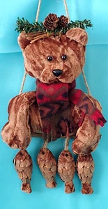 PLUSH WOODSEY BROWN BEAR W. PINE CONE FISH, CHRISTMAS ORNAMENT OR WALL HANGING - Picture 1 of 7