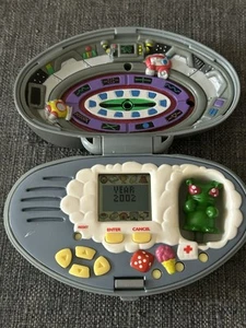 2002 Tiger Electronics Neopets Pocket Pet W/Grundo Figure Handheld Game Tested - Picture 1 of 6
