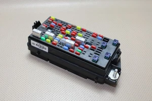 08-11 09 10 BUICK LUCERNE CADILLAC DTS REAR FUSE PANEL JUNCTION BOX 13697145 OEM - Picture 1 of 8