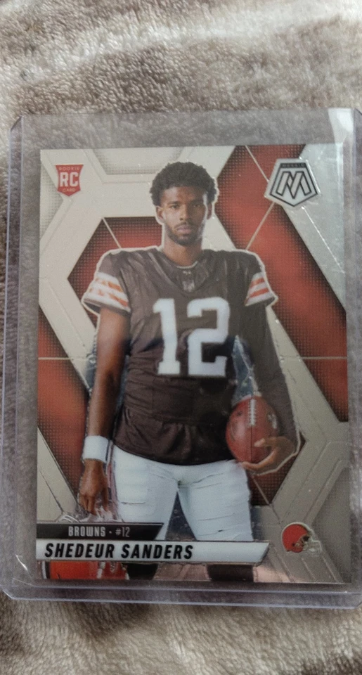 Hoja de metal Shedeur Sanders 2025 rojo novato número 290 Foto 1 de 3