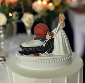 Basketball Motto Hochzeitstorte Topper Spaß Braut Bräutigam Sport Fan Ball Reifen Top - Bild 1 von 5