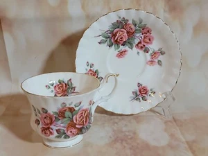 Vintage Royal Albert Centennial Rose Teetasse und Untertasse - Bild 1 von 9