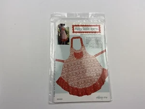 sassy little apron cabbage rose apron pattern buttoned on neck strap pocket - Picture 1 of 3