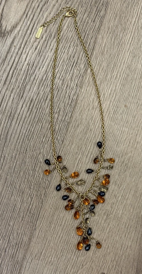 Collar con racimo de cuentas de vidrio tono dorado Napier ámbar negro colgante ahumado Foto 1 de 4